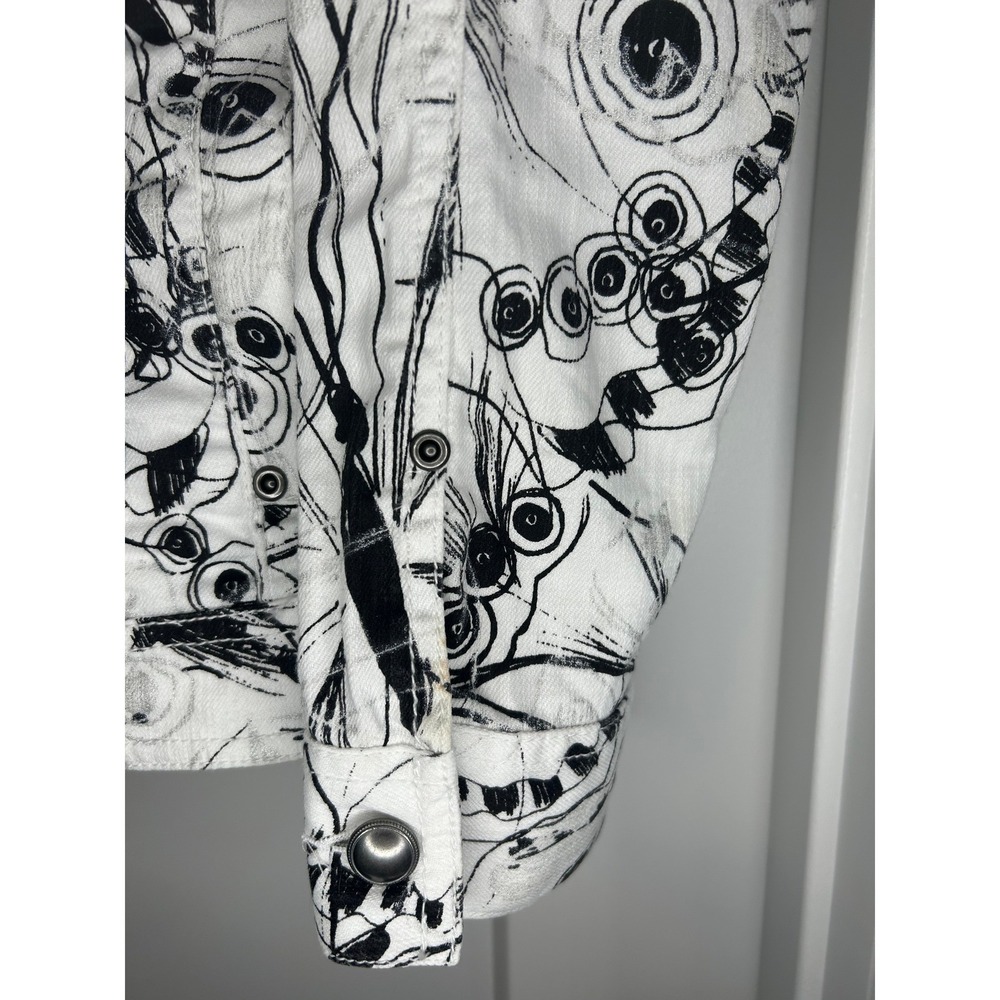 Chicos Platinum White Black Abstract Butterfly Print Denim Jacket Metallic 2 - Picture 5 of 9